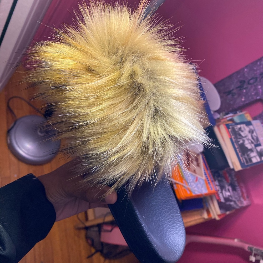 Women’s fur slides